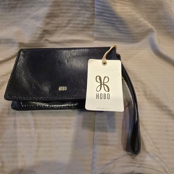 NWT HOBO Jill Wristlet RP $148 Nightshade Leather Compact and Roomy! - Picture 1 of 9